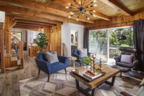 Whispering Pine Modern Luxe, 3 Level, 2000 sqft, 2 Decks, View, Dogs, Village